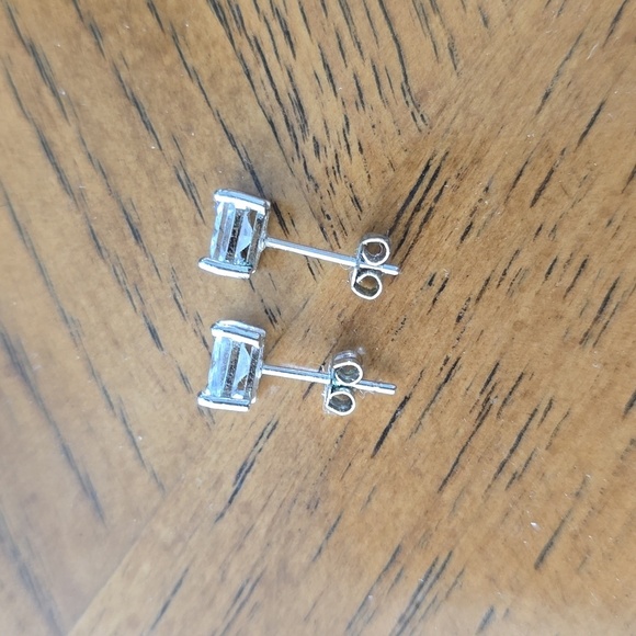 Cubic zirconia diamond earrings - Picture 3 of 6